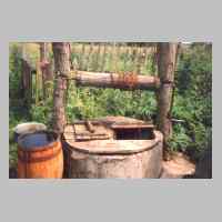 086-1027 Roddau Perkuiken, 01. Juli 1997 - Der alte Brunnen auf dem Bauernhof Friedrich Nelson.jpg